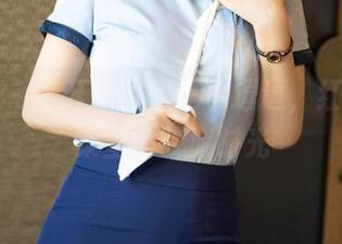 尤蜜荟 – 抛开尘世的是小逗逗，红裙写真集里的梦游时光