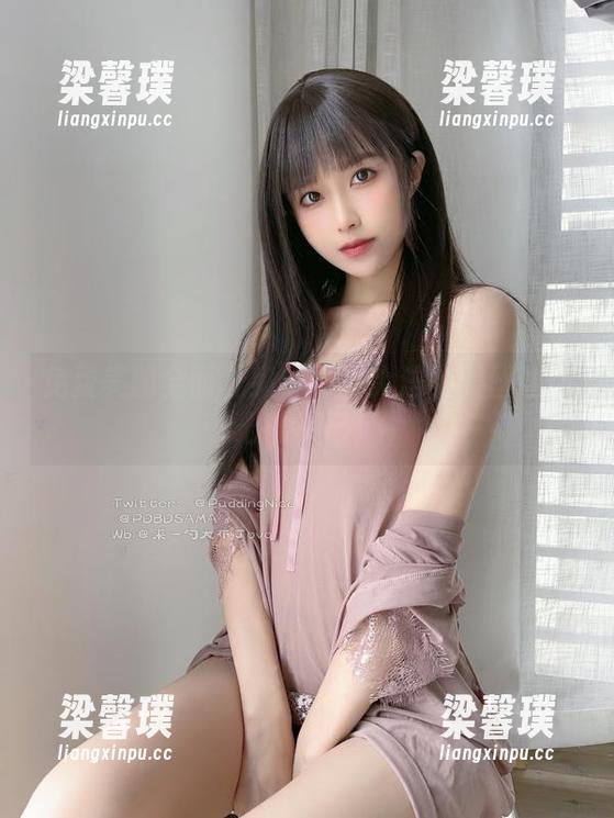 免费美图全面升级！布丁大法的黑丝让你心动不已！