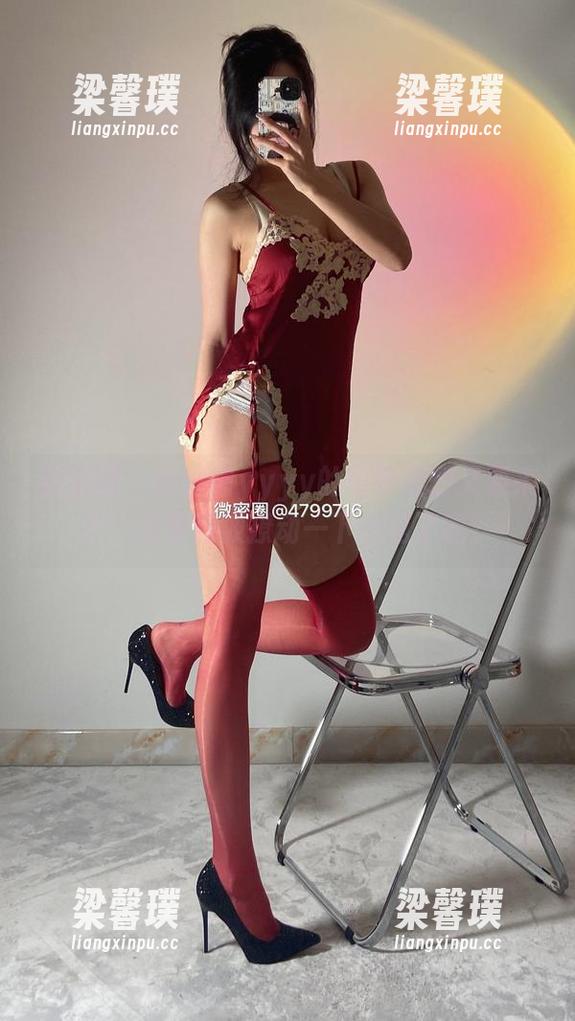 徐绾绾yyyy 微密圈 - 徐绾绾yyyy的吊带美图又要来了,准备好被撩动一下心弦了吗?