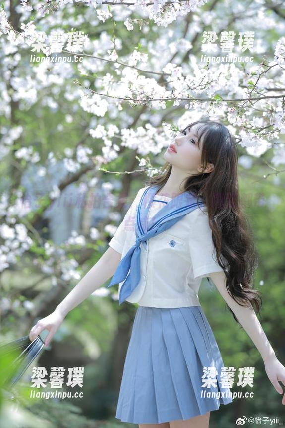 怡子yiii私拍合集：樱花限定，图文都带点咸！