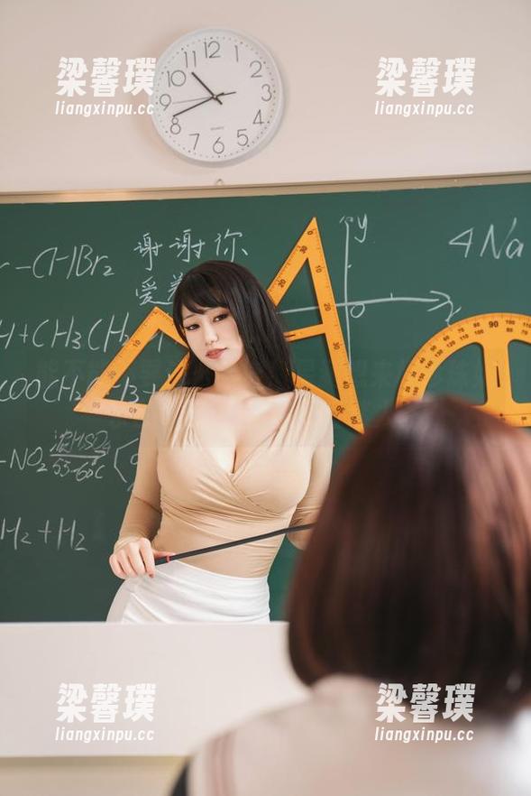 能不能不要这么会穿！星澜想来杯珍珠奶茶的OL制服作品简直迷人。