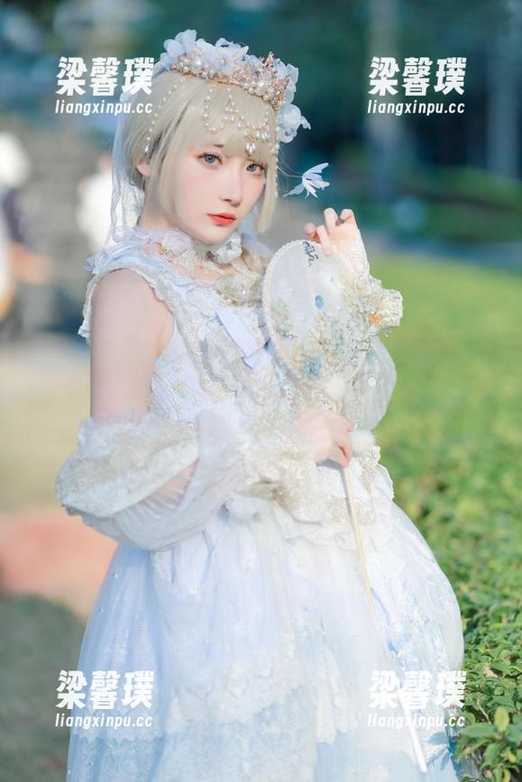小溪竞泳写真大搬演，图包里的“是三不是世w”瞬间捧场！