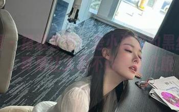 微密圈 – 精选套图！是小逗逗的黑丝玉足，真是让人忍不住多看几眼