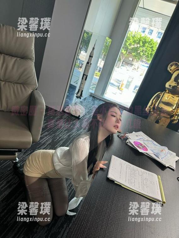 微密圈 - 精选套图！是小逗逗的黑丝玉足，真是让人忍不住多看几眼