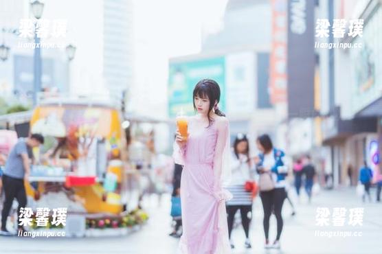 桜桃喵红裙写真：这裙子是魔法吗？怎么我的眼睛一瞬间就亮了？
