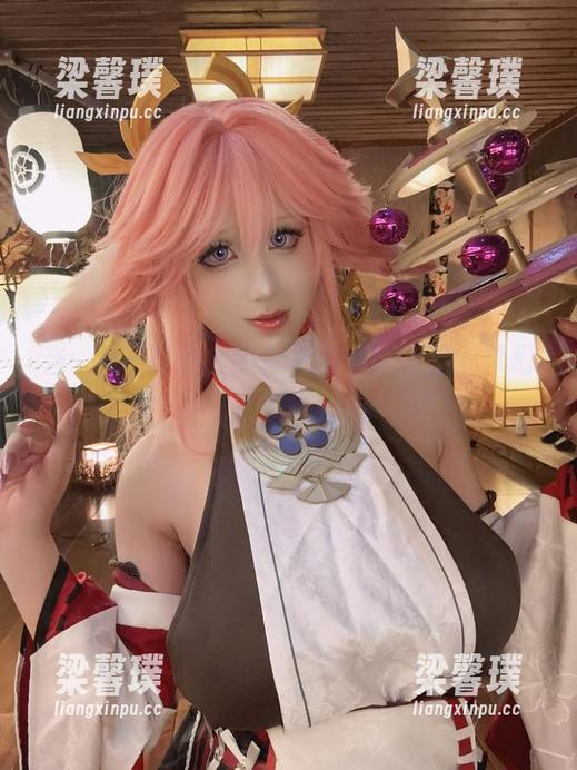当桜满三时遇上约尔礼服：图集里的梦幻故事