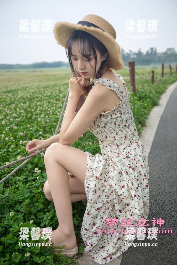 梦丝女神 - 玥玥长裙美人坯子全套写真，究竟是仙女下凡还是误入凡尘？