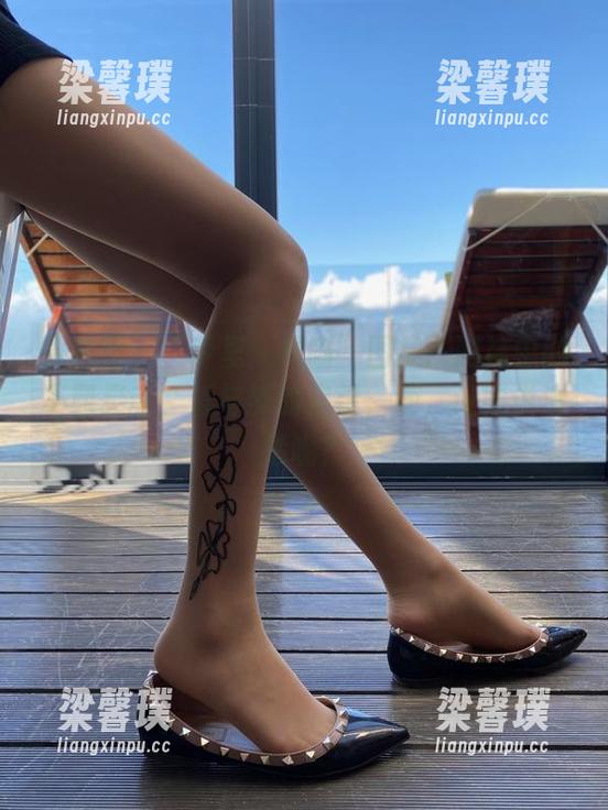 微密圈 - “梦里一只喵”图集：网袜中的不羁灵魂，爱与梦的交错，呃，谁能说清楚呢？