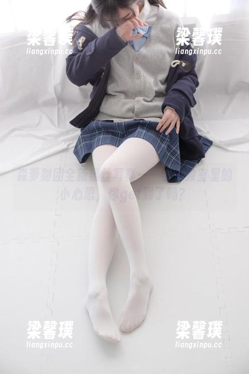 森萝财团 森萝财团全新黑丝写真——学妹教室里的小心思,你get到了吗?