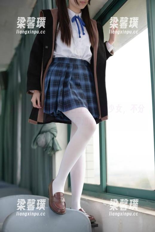 森萝财团出品：窗台上的白丝少女，不分享就太不厚道了吧！