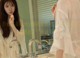模范学院 – 白丝佟蔓baby的高清壁纸，不小心看久了，心里可是翻起了“小浪花”。