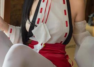 万圣节写真调皮了！樱井宁宁这些姿态真是让我想起了小时候那些疯狂的糖果趴…