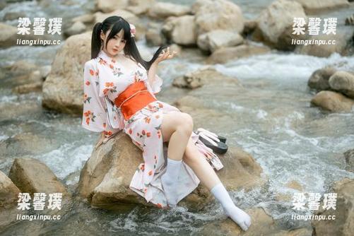 来拍照！樱井宁宁的皮衣修女，想知道这是在传达什么？