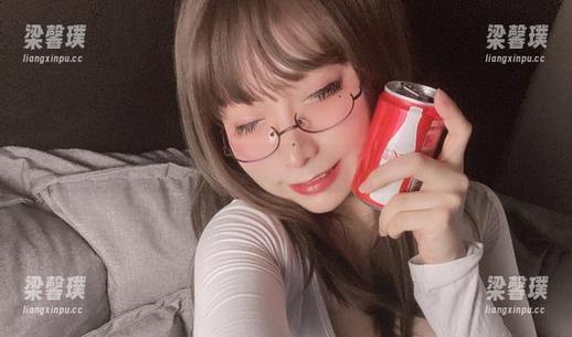看次屁啦的透明女仆写真：图库里的风景像是在做梦