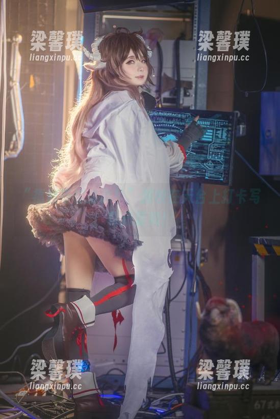 “福利等你来拿！”渊秧在天台上打卡写真新姿势！