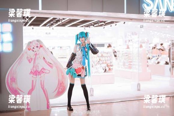 炸酱沐沐白裙：最新写真，亮眼还是雷人，看你怎么选择。