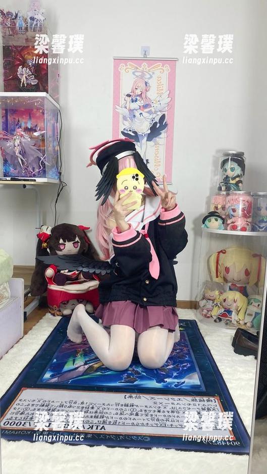 从崩坏星穹看流萤女仆，白栎Shirly的高清写真让人忍不住想多看几眼！