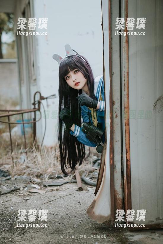 旗袍、白莉爱吃巧克力和私拍：美图里的优雅和俏皮交织