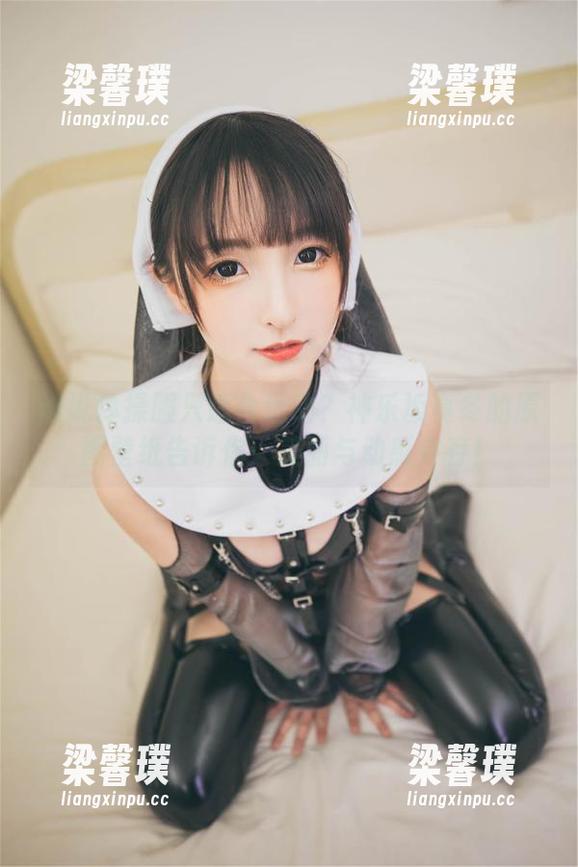 谁说体操服只适合运动？神乐坂真冬的原图壁纸告诉你：美丽与动感并存！