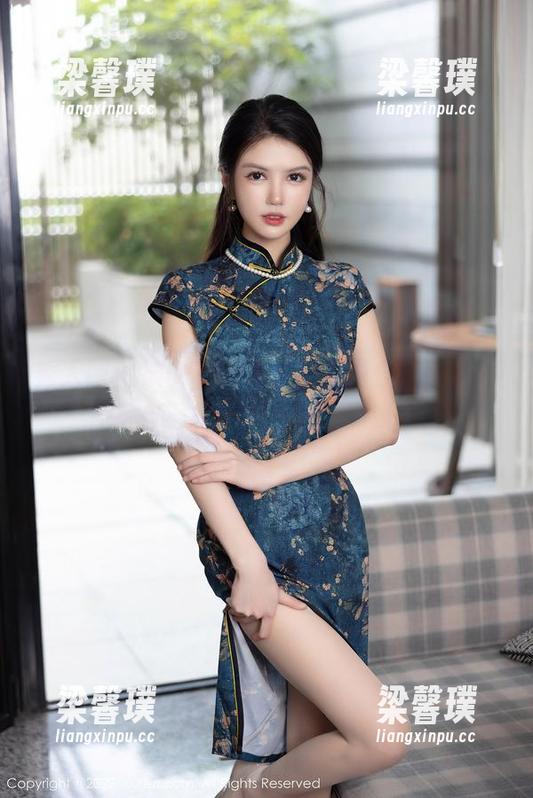 秀人网 - 被QiHui的黑丝美图俘获，竟然怀疑自己是不是对时尚有误解！