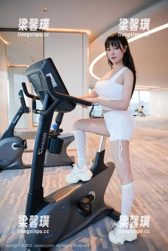 秀人网 - 于大小姐AYU的少女文艺涂鸦，更新作品一波波，感受一下温柔的瞬间！