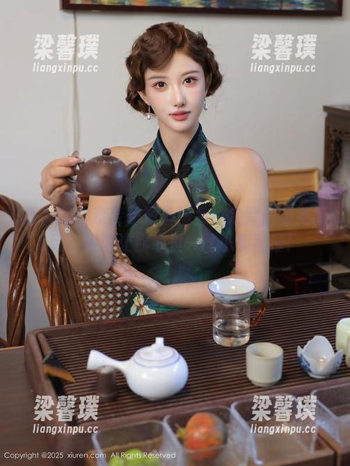 秀人网 - 奈奈子短裤图集：定制版的清新感，保证让你心里一阵小鹿乱撞！