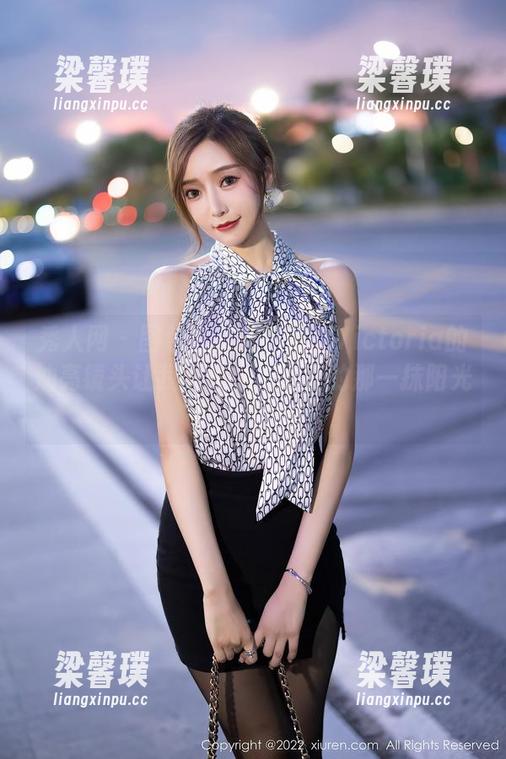 秀人网 - 图包更新啦！果儿Victoria的油亮镜头让我想起小吃摊上的那一抹阳光！