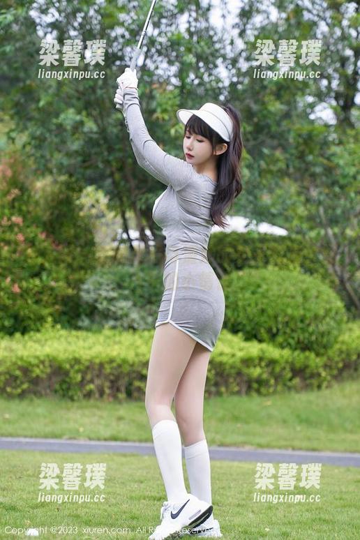 秀人网 - 定制风格与清妙的女王气息：图片中的小情愫