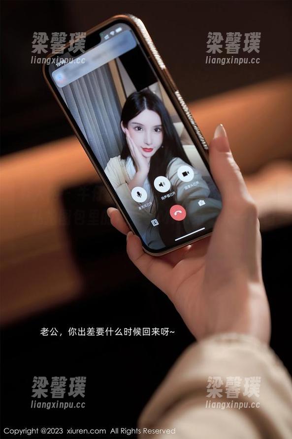 秀人网 - 牛仔裤这东西，穿对了就是女神，私拍图包里的糯美子Mini给了我一种错觉。