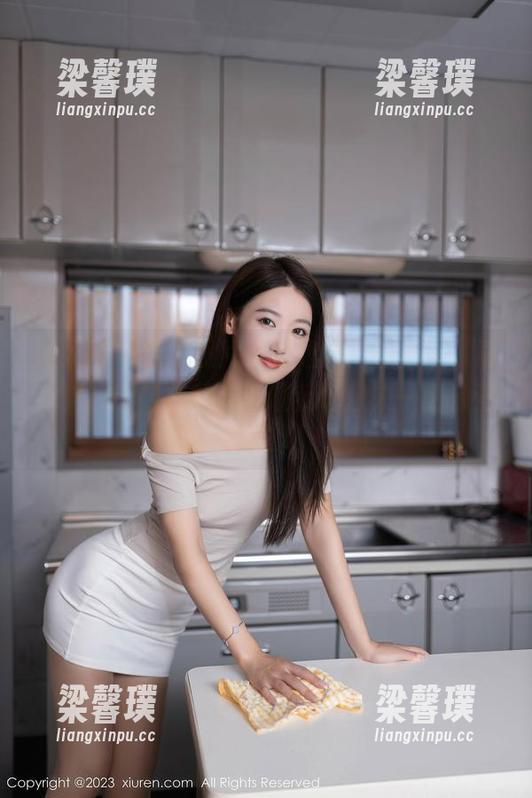 秀人网 - 这张照片绝对是夏天的心情，雨儿酱eve轻松的姿态让我也想来一场浪漫的旅行！