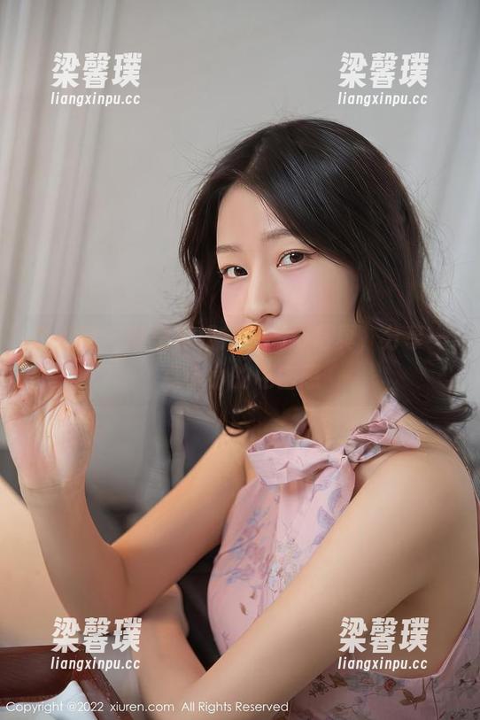 秀人网 - 顾楚楚姐姐的高清写真，分享一点小小的私密感