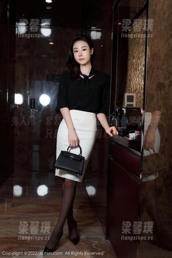 秀人网 - 套装写真？黄歆苑给你定制的不只是衣服，还有心动！