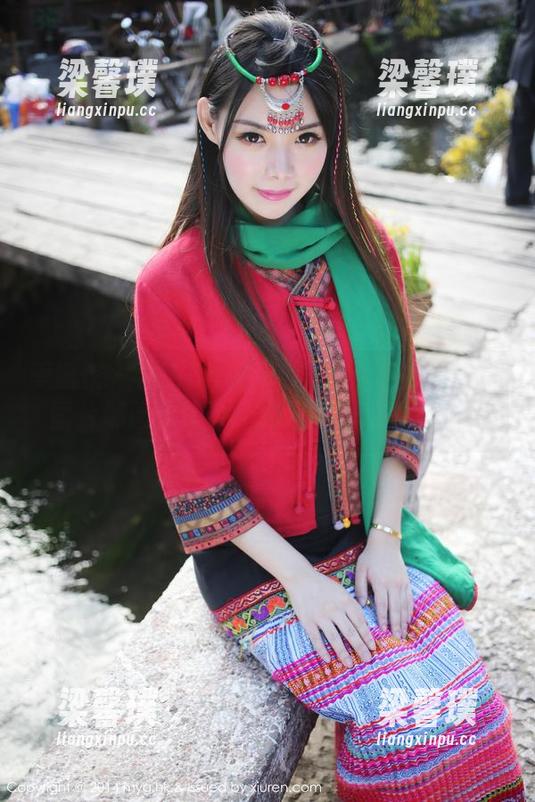 美媛馆 - 许诺Sabrina的甜心在线：每张图片都像在耳边轻声细语，甜而不腻。