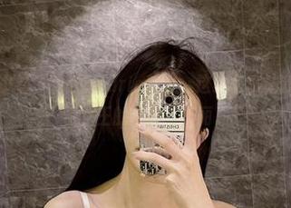微密圈 – 别小看了脸红Dearie纯白，这组写真让我一秒想起冰雪女王的冰冷与美丽。