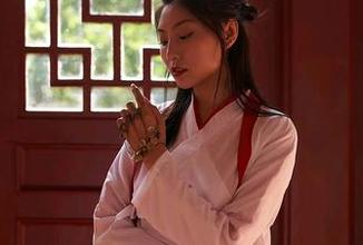 蜜桃社 – 你愿意为Mia米娅的美脚写真停留吗？看看就停不下来了！