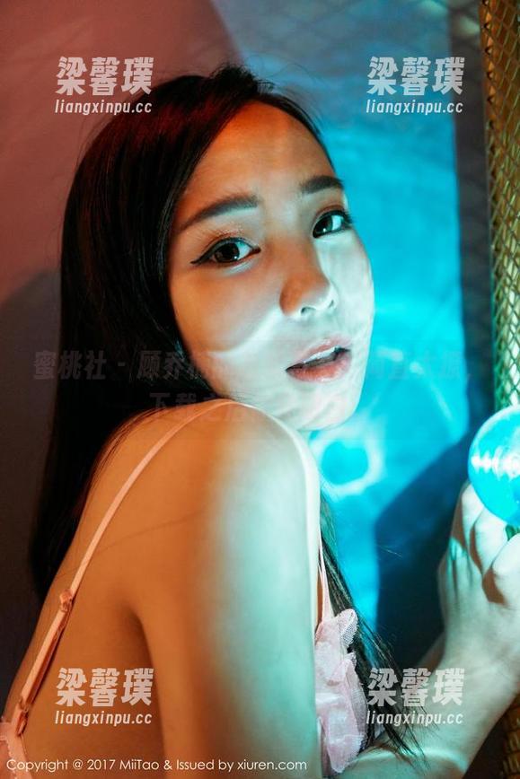 蜜桃社 - 顾乔楠的灰丝写真：简直太撩，下载之后你会明白。
