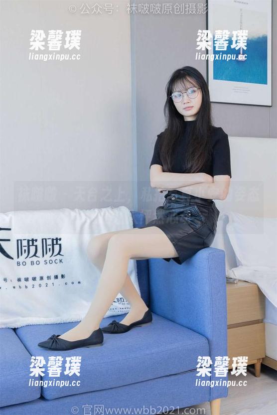 袜啵啵 - 天台之上，私拍写真小安的姿态真是让人怦然心动