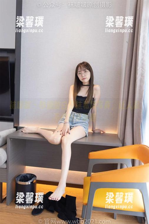 袜啵啵 - 砂糖的白棉袜私房写真，让人忍不住想要靠近
