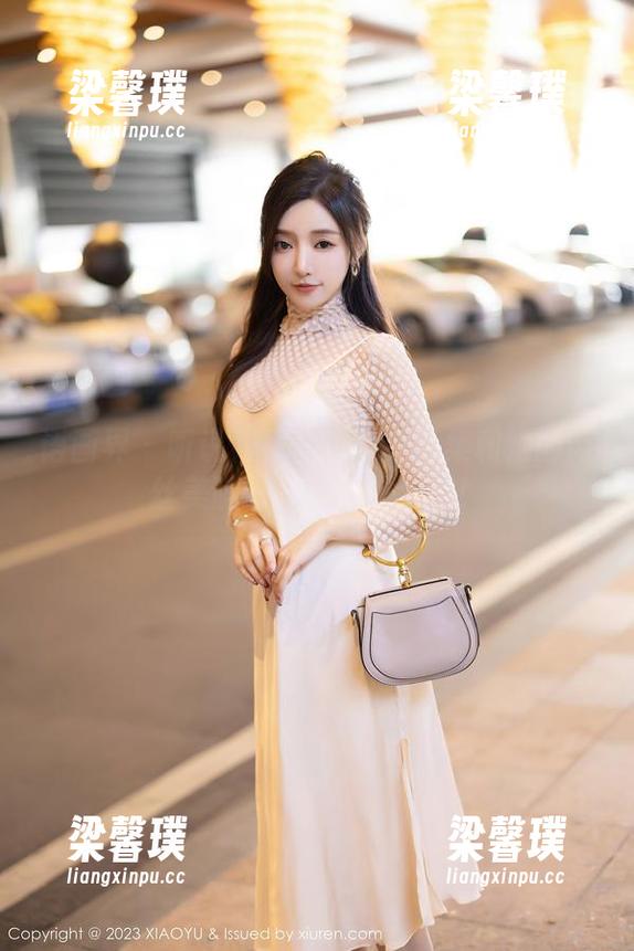语画界 - 听说程程程的写真全集和她的肉丝美腿一样，都是个谜！