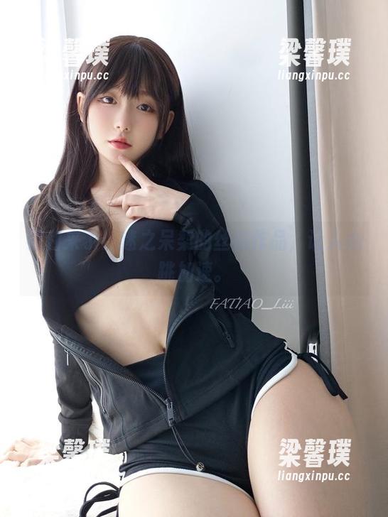 福利来了！迷之呆梨的丝袜作品，让人心跳加速。