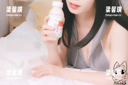 翻看‘陌陌咕咕咕白色’的最新套图，白色已经让我感受到了一丝不安定，真的是太奇妙了！