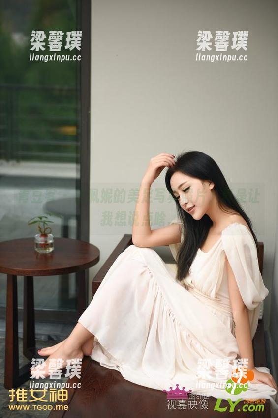 青豆客 - 汪佩妮的美足写真照片，真是让我想说点啥...