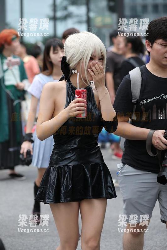 魔镜街拍 - 无圣光挑战！凯恩的美图里，雨季不再来的故事让人着迷
