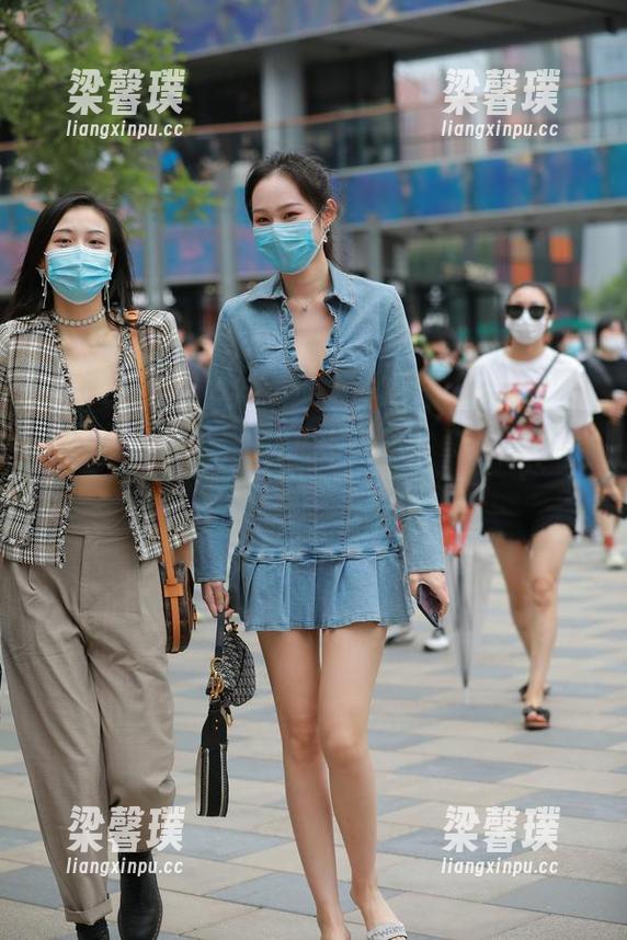 魔镜街拍-艾小青 魔镜街拍 - 关注!艾小青超短裙肉丝的奇妙之旅,最新材料不容错过!