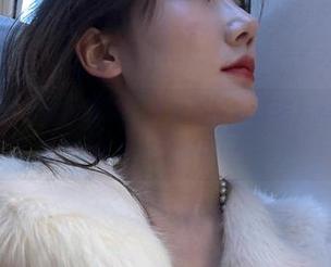 微密圈 – 反差学妹图集，黎允熙的每张照片似乎都在诉说另一个故事…